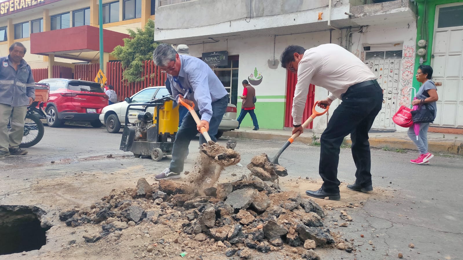 Gobierno de Chiautempan atiende reporte de socavón